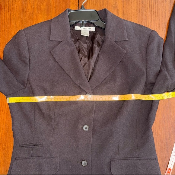 Black Tailored Blazer with Notched Lapels - Picture 10 of 11